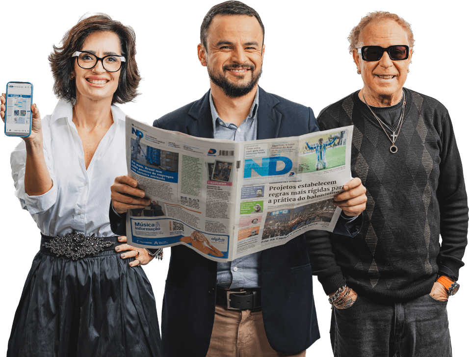 Três leitores do Jornal ND: uma mulher com o app no celular, um homem lendo a edição impressa e um colunista
